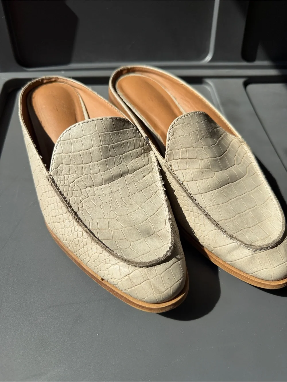 Universal Thread slip flats
